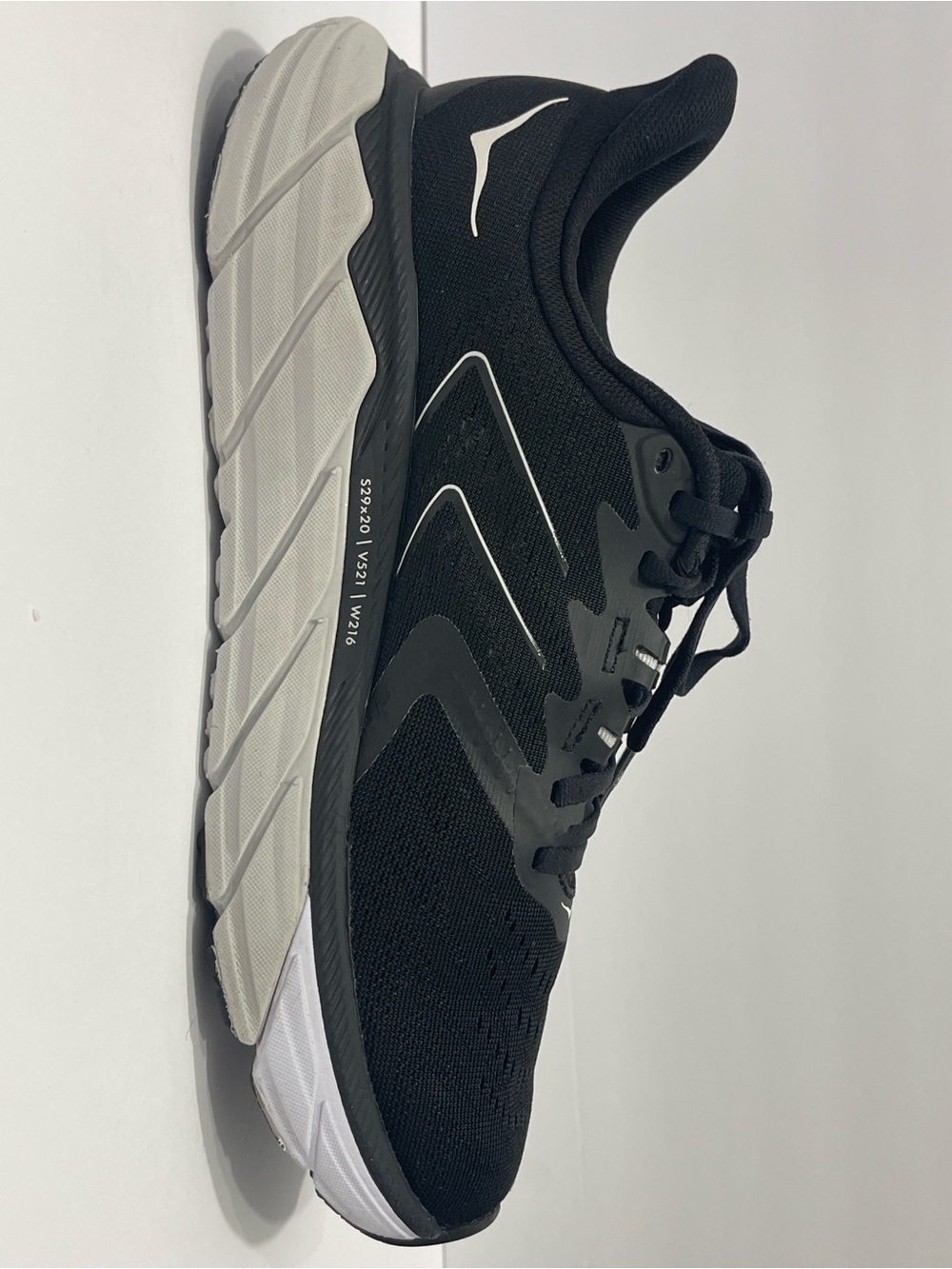 Hoka One One Women’s Black with White Sole Arahi 5 Stability Running Shoes Size8 - Picture 3 of 9
